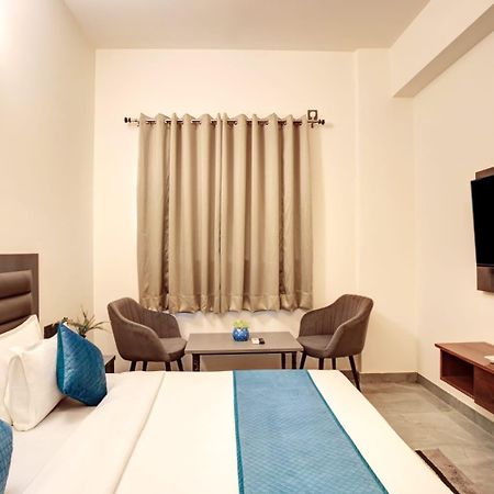 Hotel Elite Grand Near Kailash Hospital Ноида Екстериор снимка