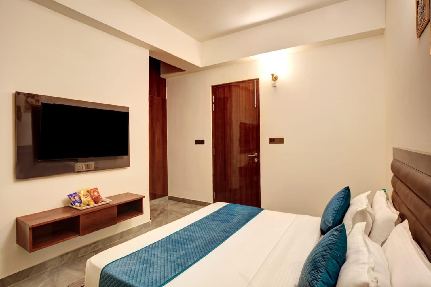 Hotel Elite Grand Near Kailash Hospital Ноида Екстериор снимка