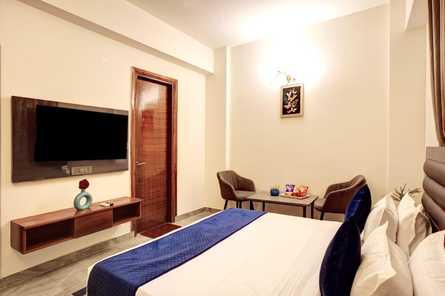 Hotel Elite Grand Near Kailash Hospital Ноида Екстериор снимка