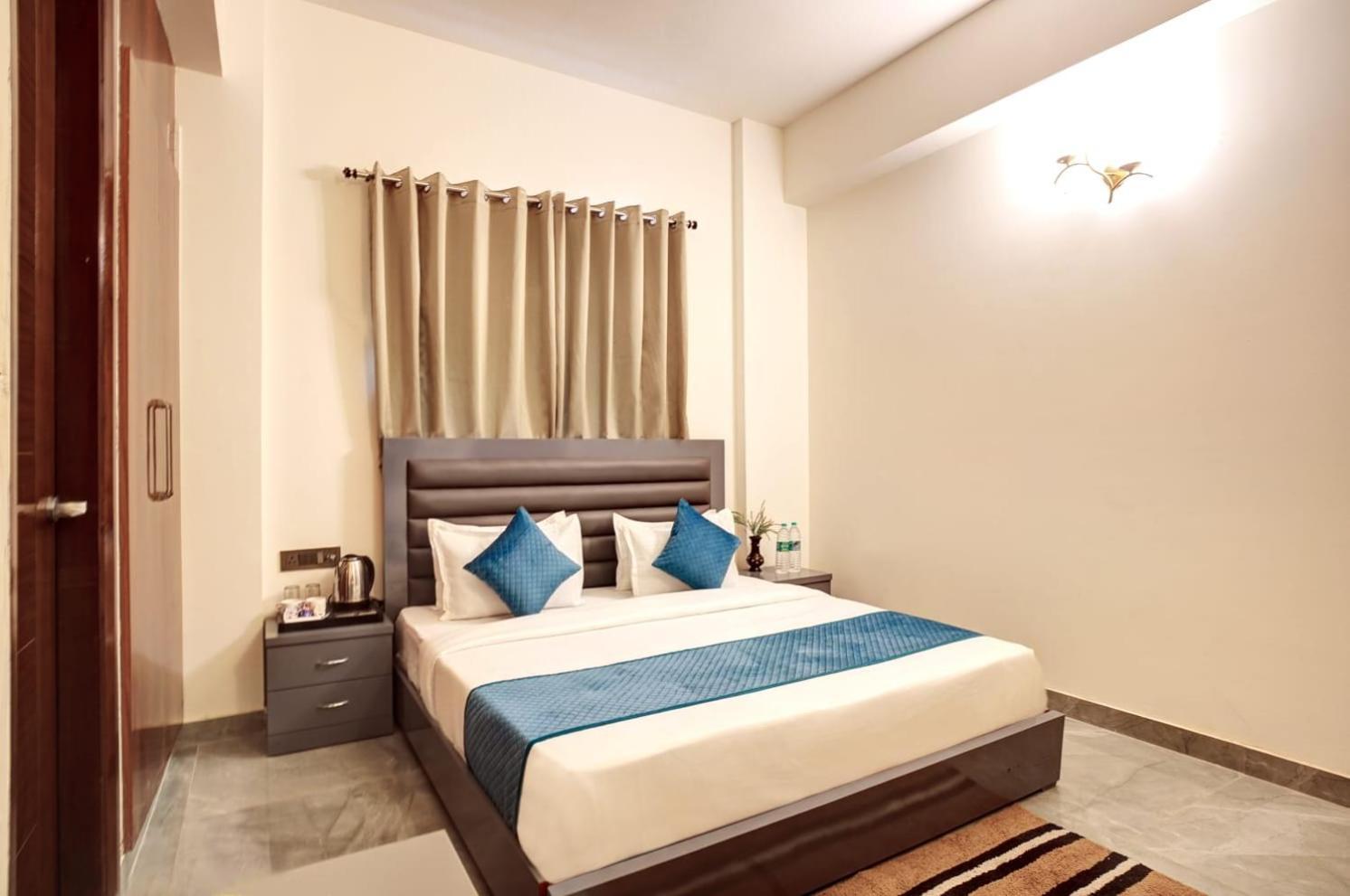 Hotel Elite Grand Near Kailash Hospital Ноида Екстериор снимка