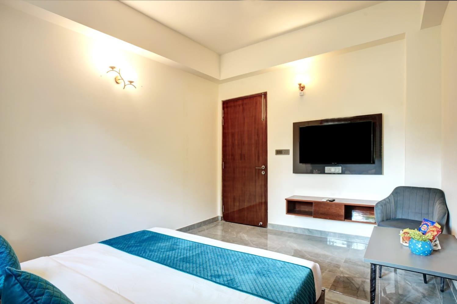 Hotel Elite Grand Near Kailash Hospital Ноида Екстериор снимка