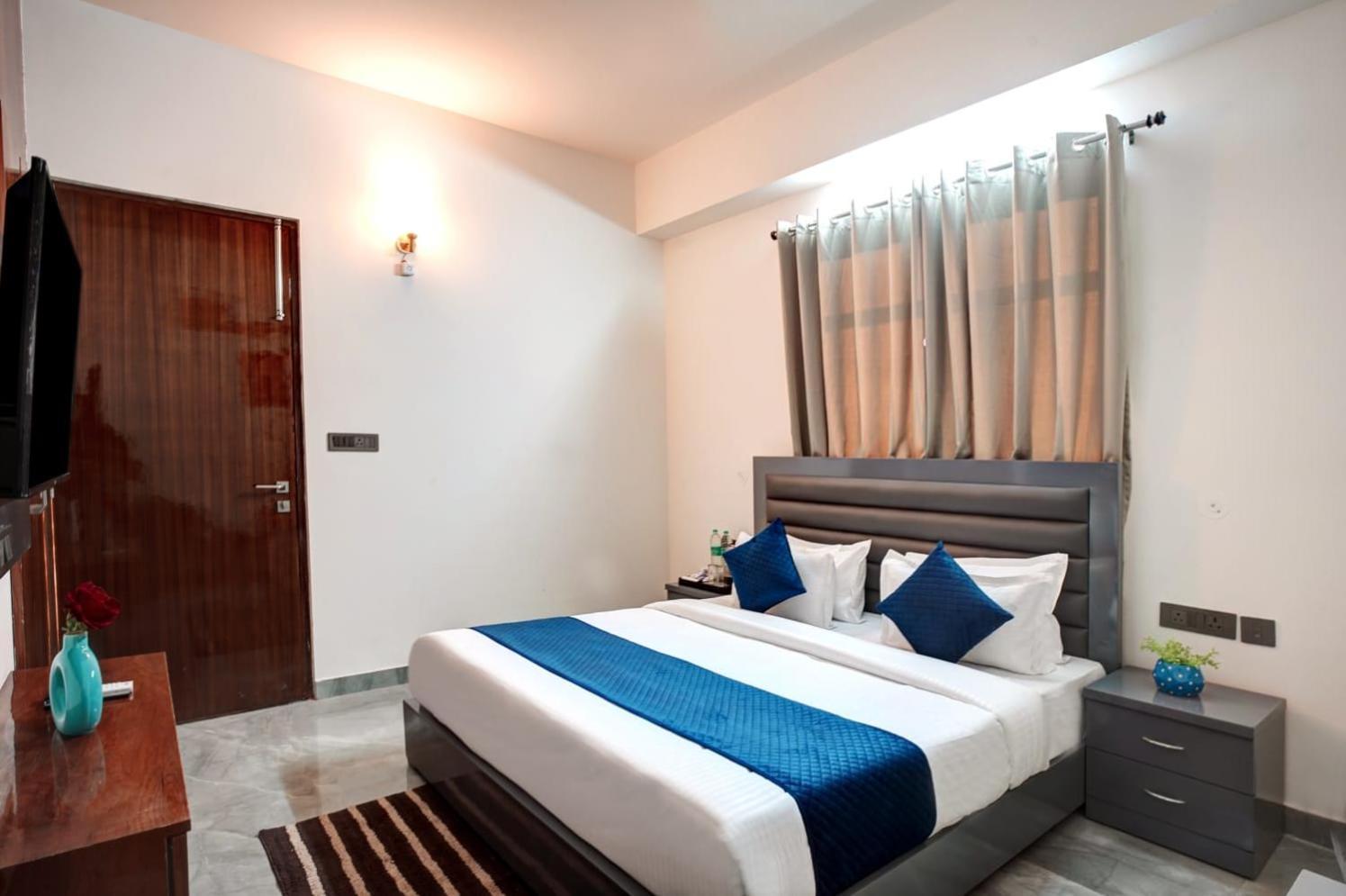 Hotel Elite Grand Near Kailash Hospital Ноида Екстериор снимка