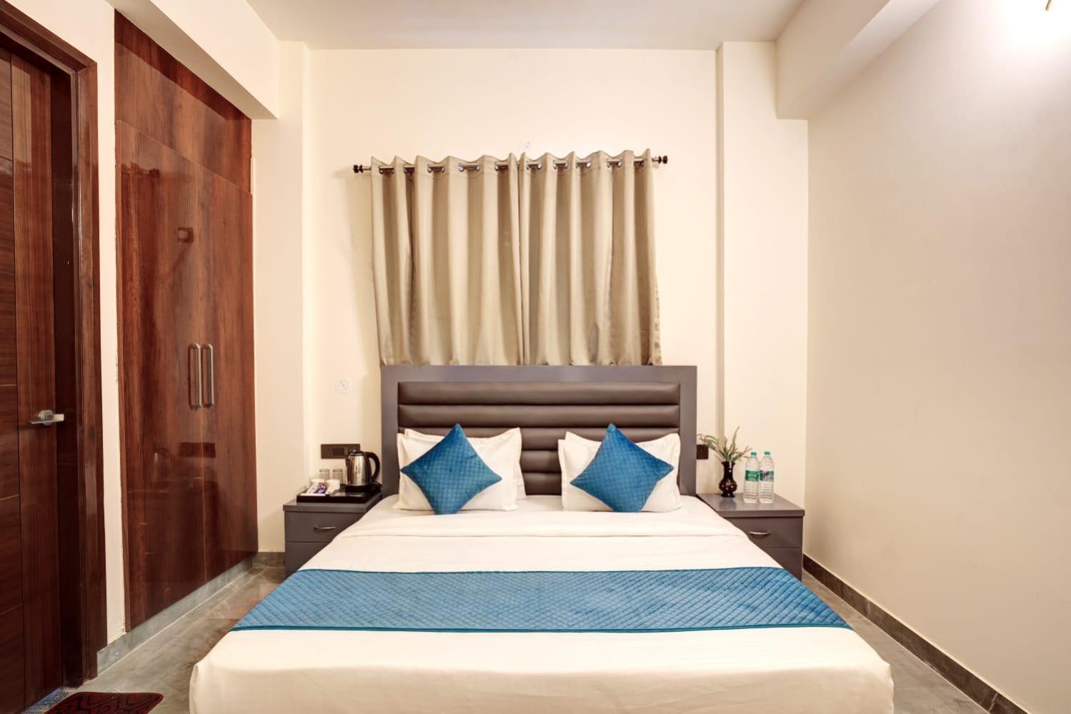 Hotel Elite Grand Near Kailash Hospital Ноида Екстериор снимка