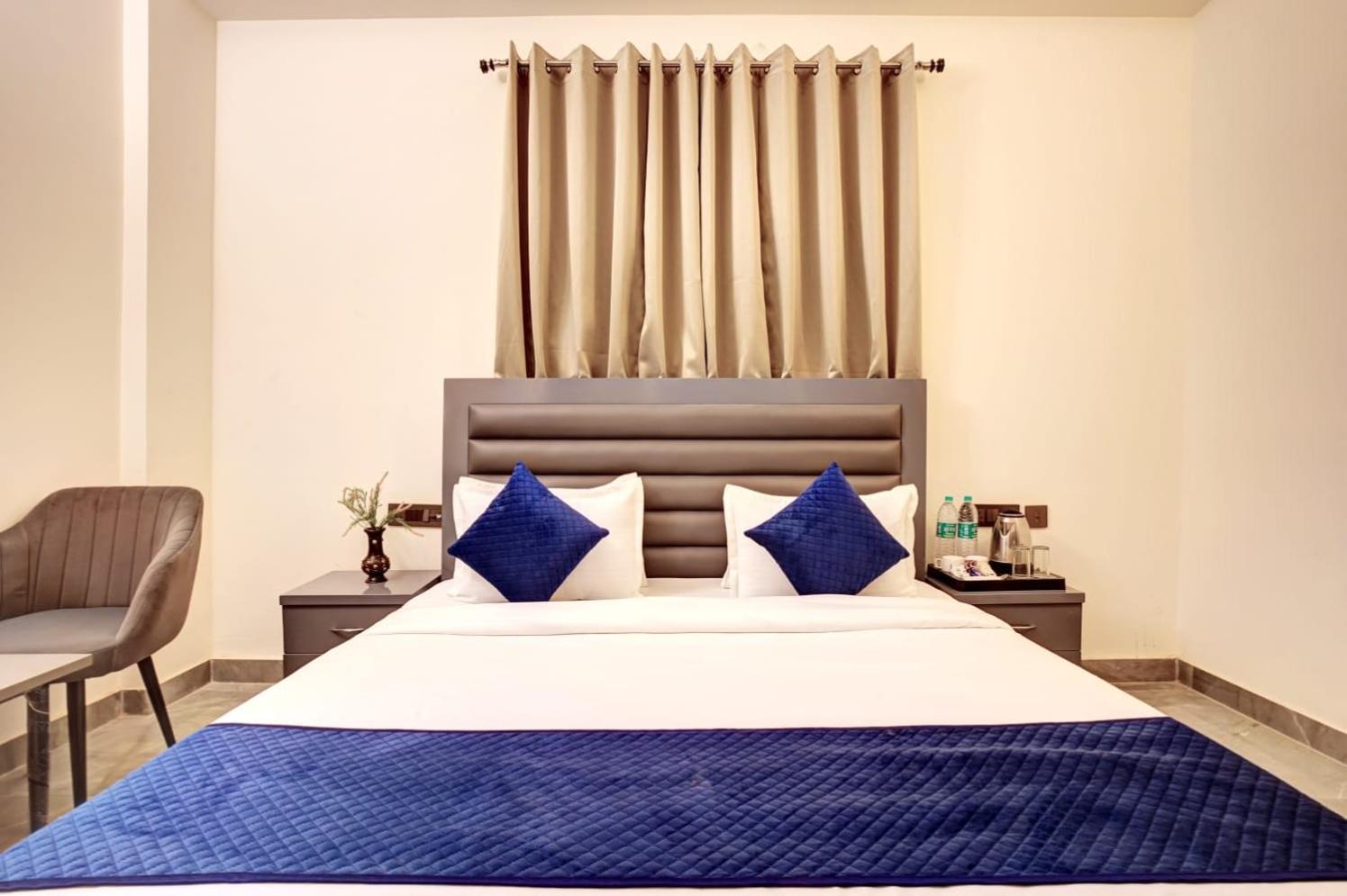 Hotel Elite Grand Near Kailash Hospital Ноида Екстериор снимка